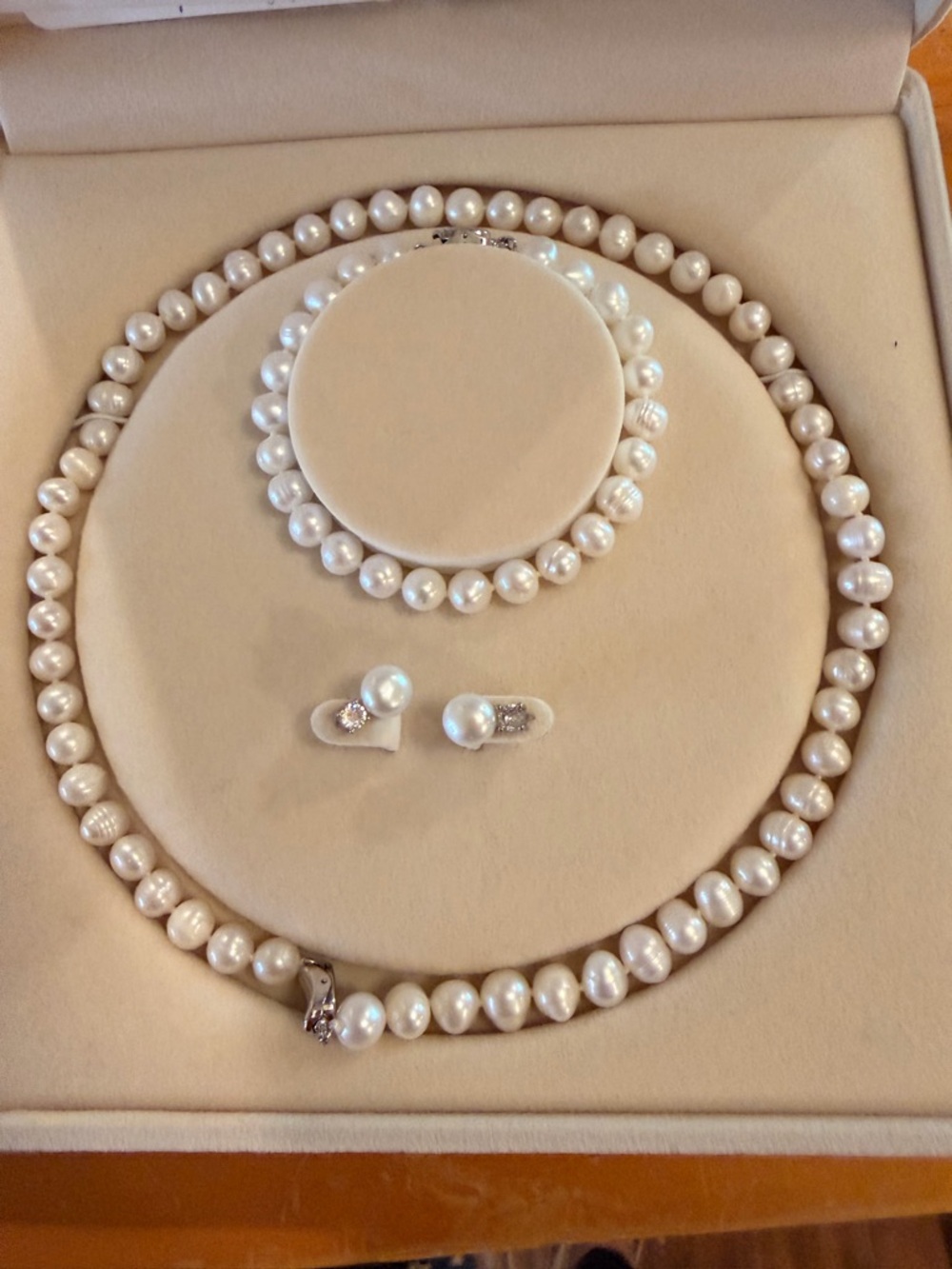 Classic Pearl Necklace, Bracelet & Stud Earrings Set - 925 Silver Clasps - Picture 4 of 9